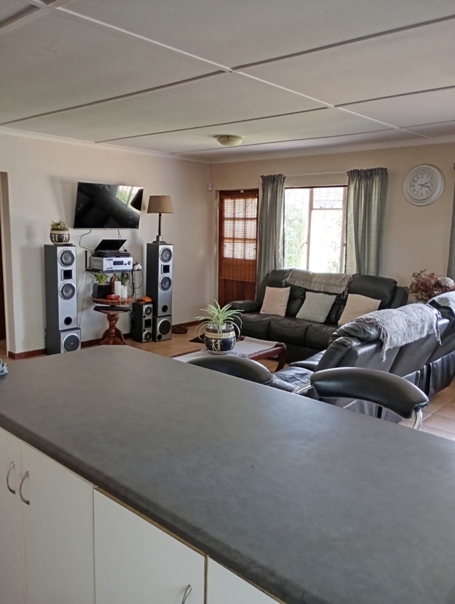 5 Bedroom Property for Sale in Worcester West Western Cape